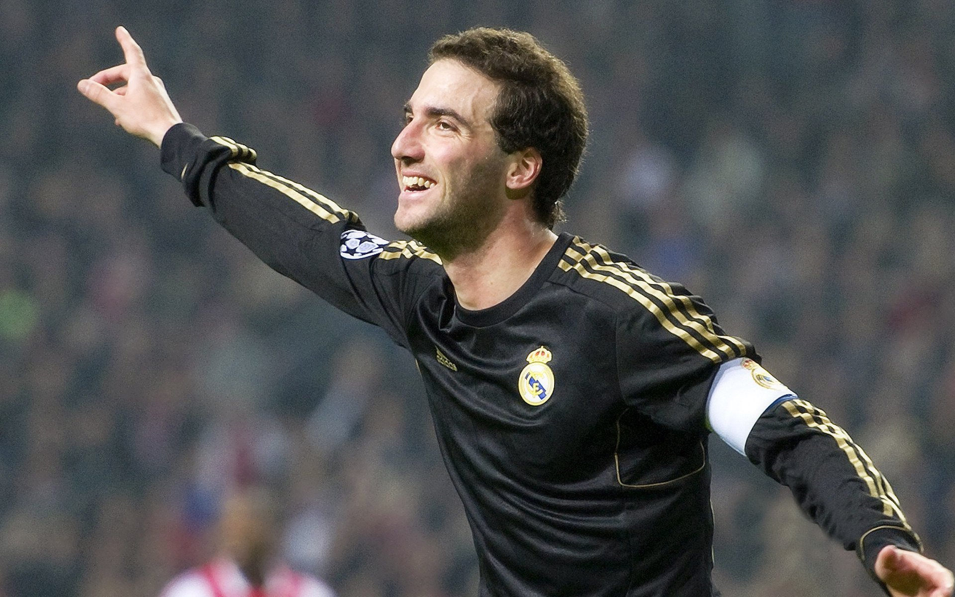 北欧童话与格子军团的宿命对决,贝林厄姆在风暴眼中绽放