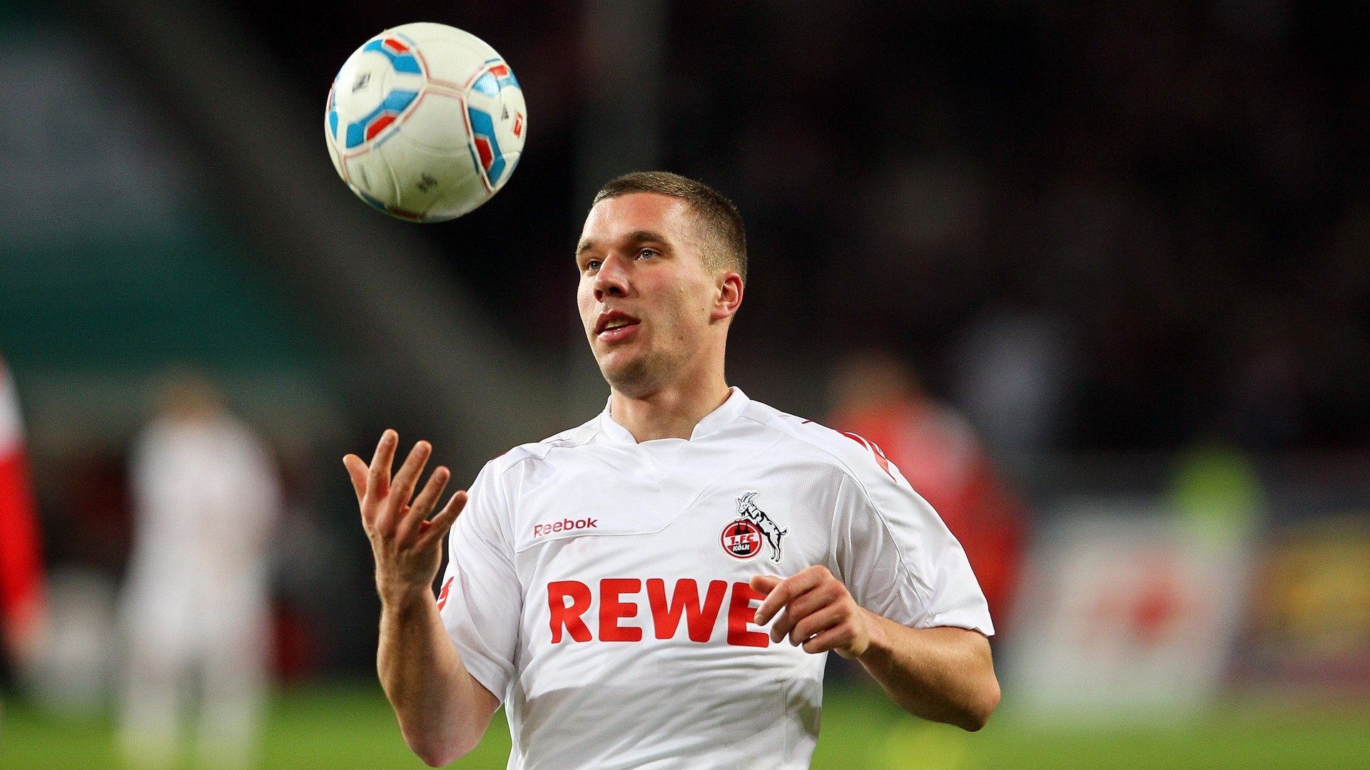 赛道与球门的交响,F1街道赛之夜,奥纳纳冠军级表现